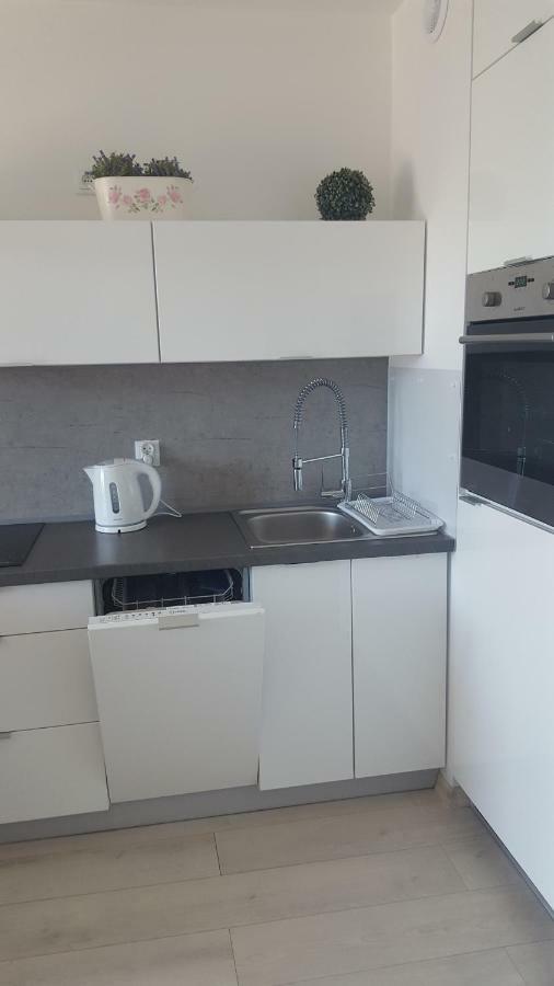 Grey & White Pogodne Apartment Kolobrzeg Bagian luar foto