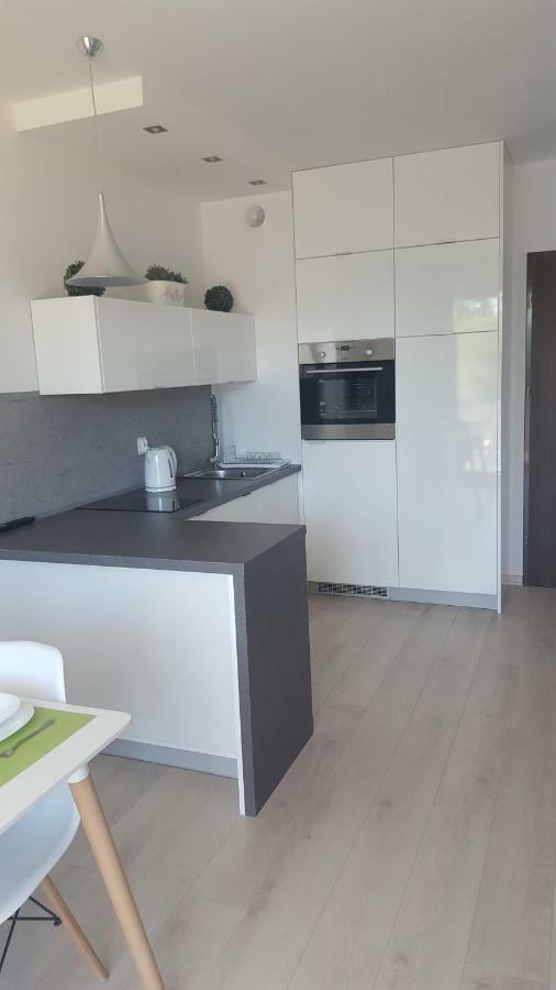 Grey & White Pogodne Apartment Kolobrzeg Bagian luar foto